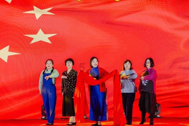 深陷网诈不自知,民警苦劝才醒悟,现场画面