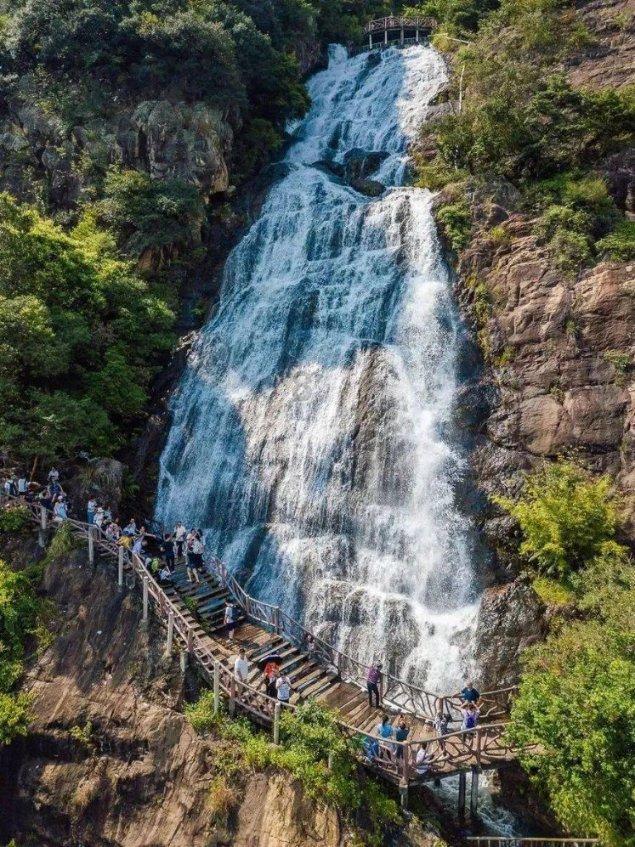 中卫一快递小哥的一天:每一个包裹都承载着一份祝福